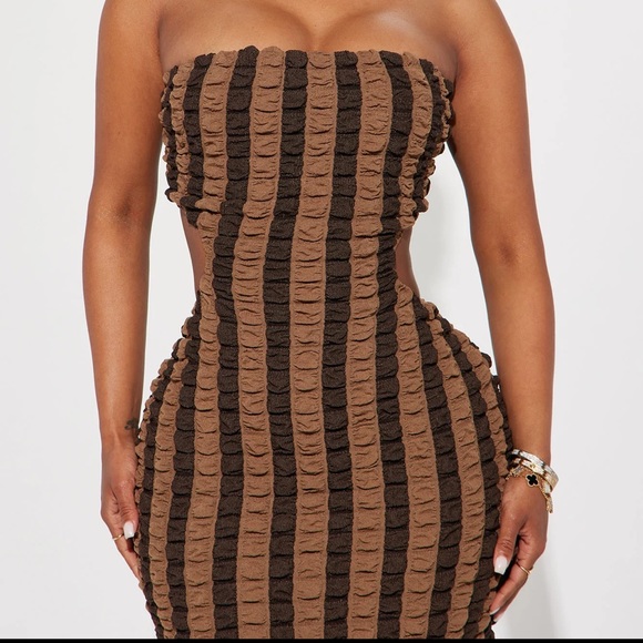 Brand new cut out dress, very stretchy with tags - Picture 2 of 4